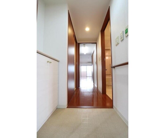 物件内観写真7　(玄関)