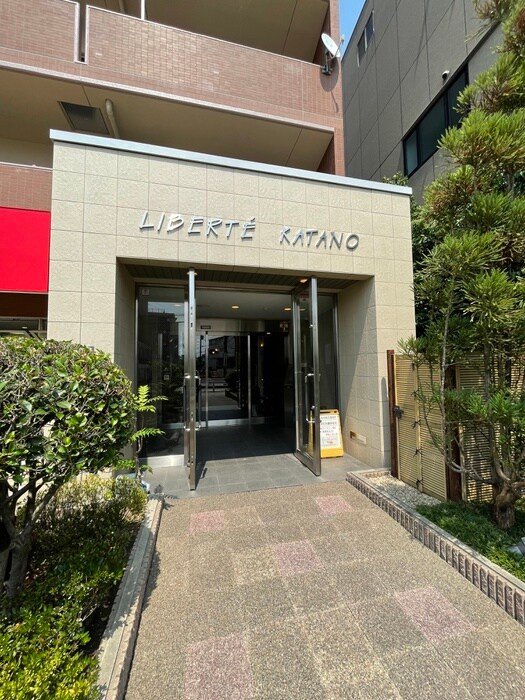 物件外観写真3　(エントランス部分)