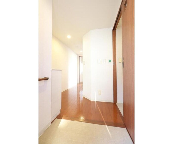 物件内観写真16　(玄関)