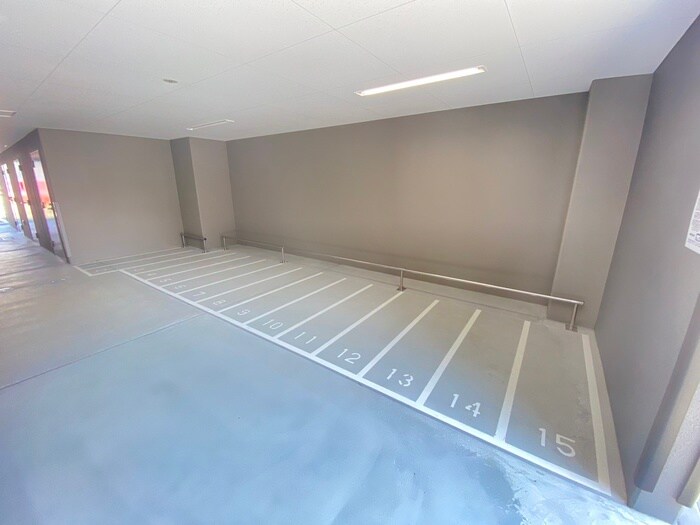 物件外観写真4　(バイク置き場)