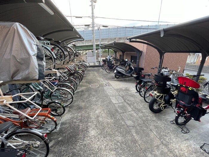 物件外観写真5　(駐輪場)