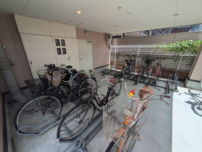 物件外観写真4　(駐輪場)