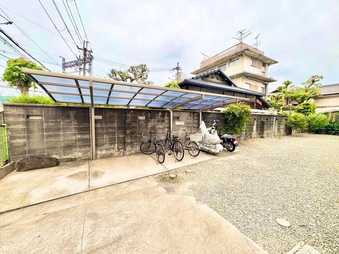 物件外観写真4　(駐輪場)