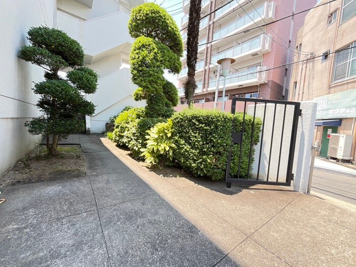 物件外観写真5　(エントランス部分)