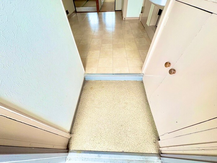 物件内観写真14　(玄関)