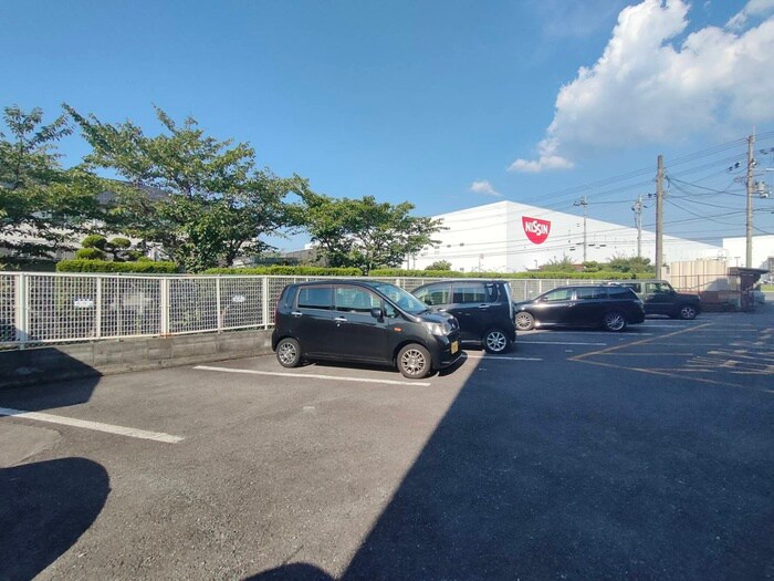 物件外観写真2　(駐車場)