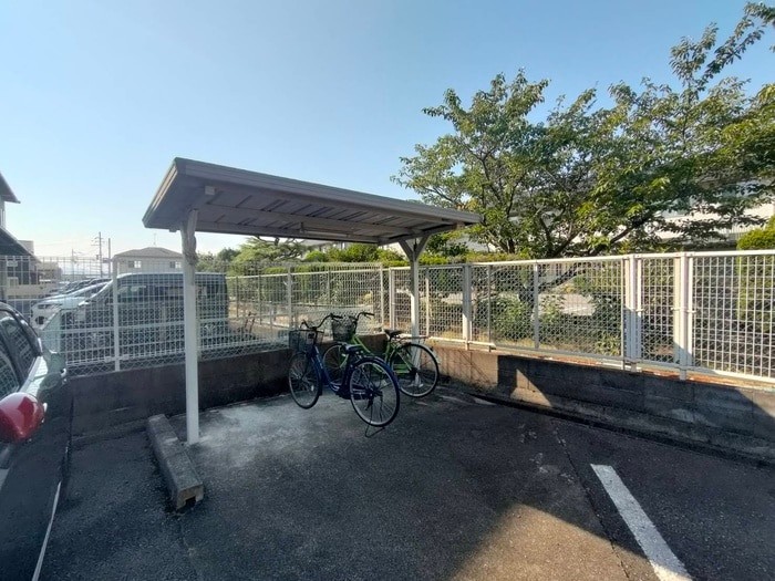 物件外観写真3　(駐輪場)