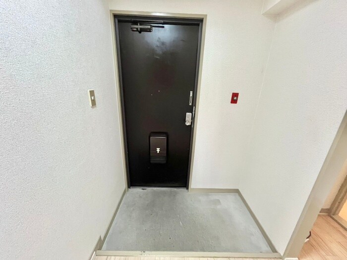 物件内観写真18　(玄関)