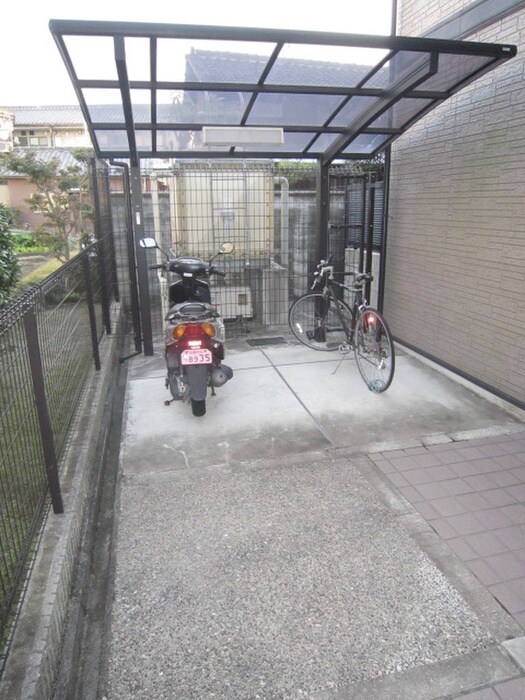 物件外観写真3　(駐輪場)