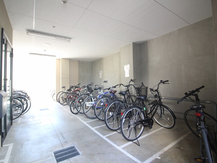 物件外観写真2　(駐輪場)