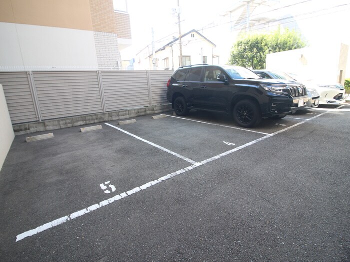 物件外観写真3　(駐車場)
