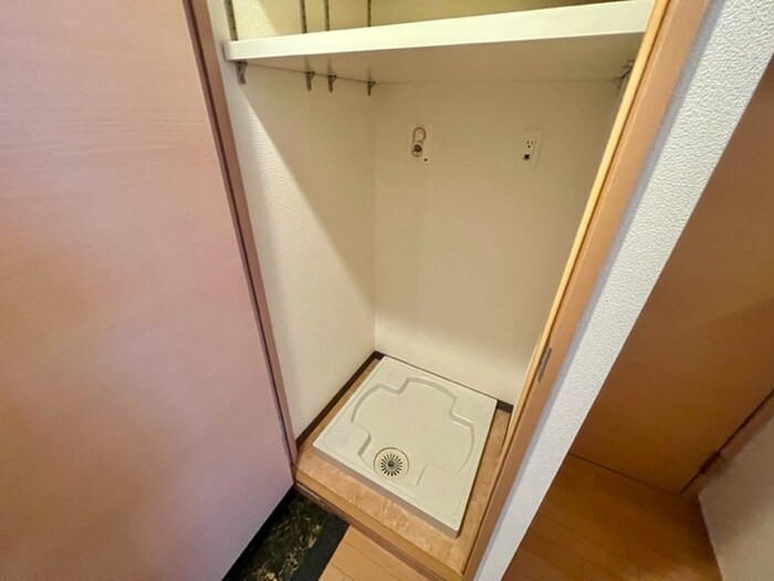 物件内観写真14　(洗濯機置場)