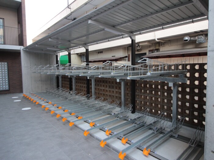 物件外観写真4　(駐輪場)