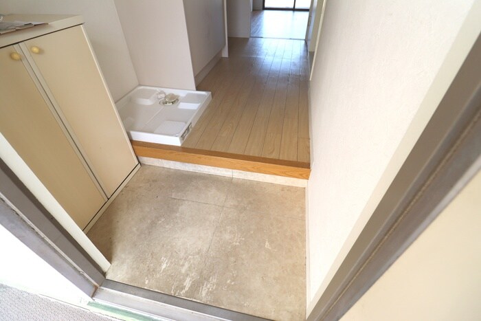 物件内観写真11　(玄関)