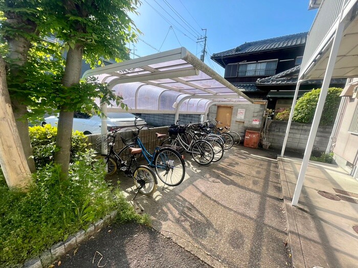 物件外観写真3　(駐輪場)