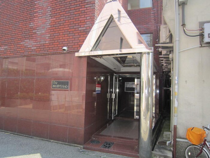 物件外観写真2　(エントランス部分)