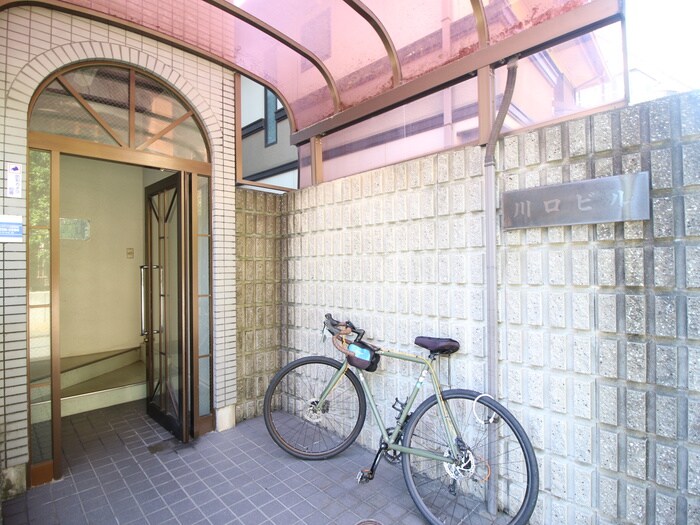 物件外観写真3　(エントランス部分)