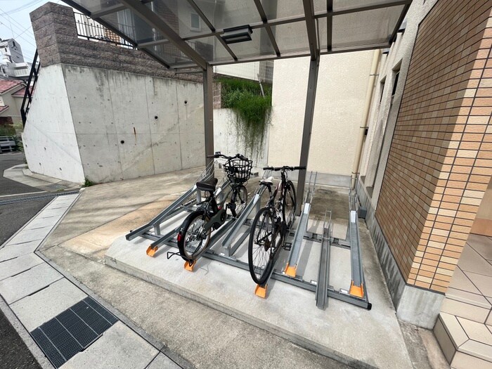 物件外観写真6　(駐輪場)