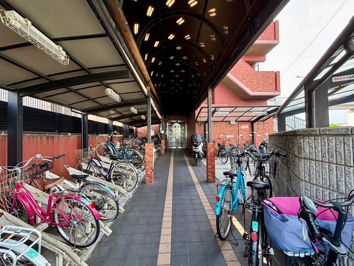 物件外観写真5　(駐輪場)