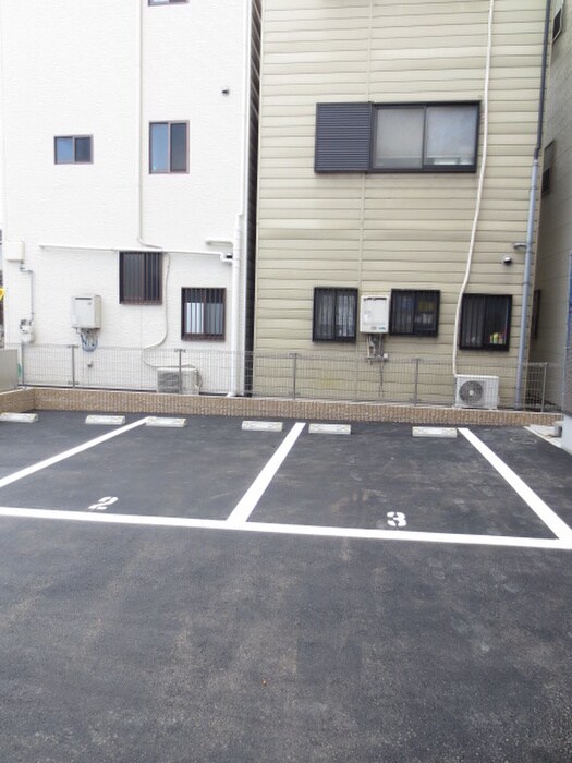 物件外観写真4　(駐車場)