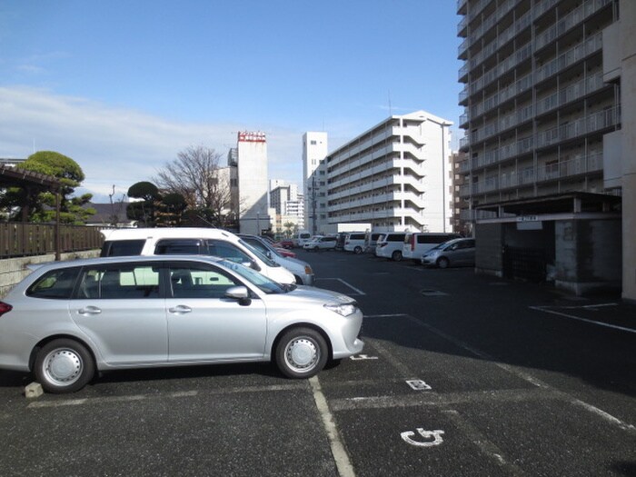 物件外観写真3　(駐車場)