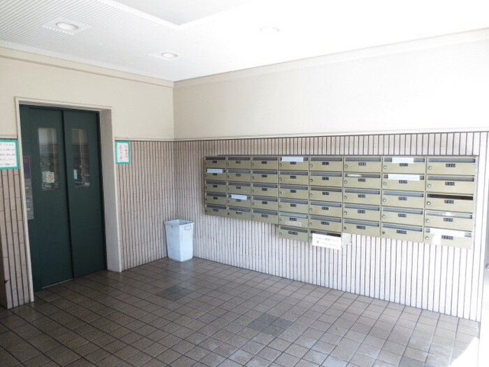 物件外観写真5　(エントランス部分)