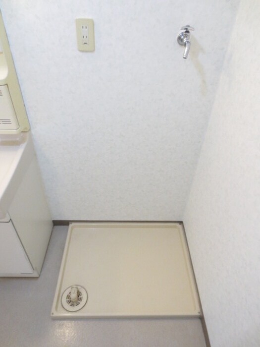 物件内観写真18　(洗濯機置場)