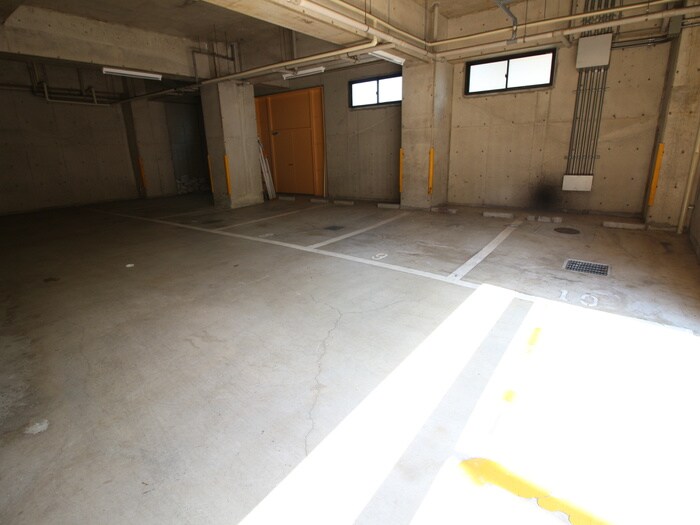 物件外観写真6　(駐車場)