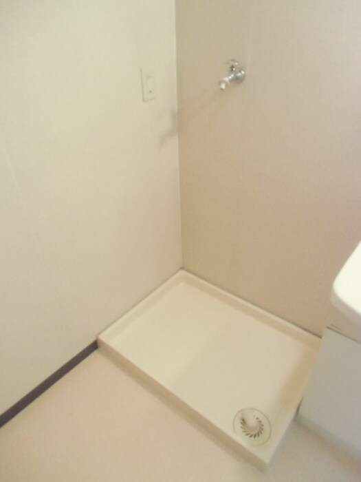 物件内観写真12　(洗濯機置場)