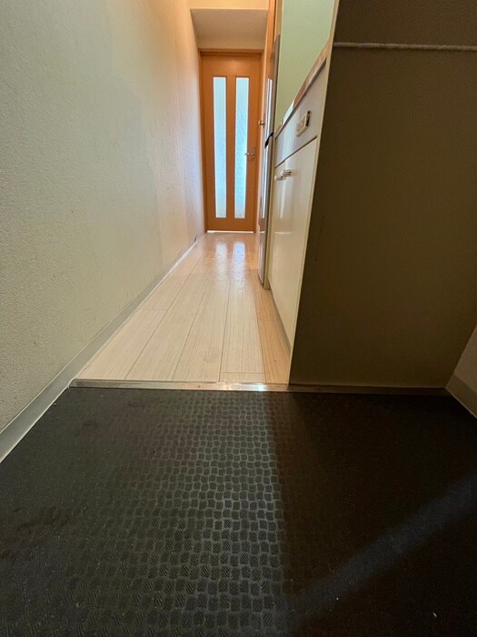 物件内観写真3　(玄関)