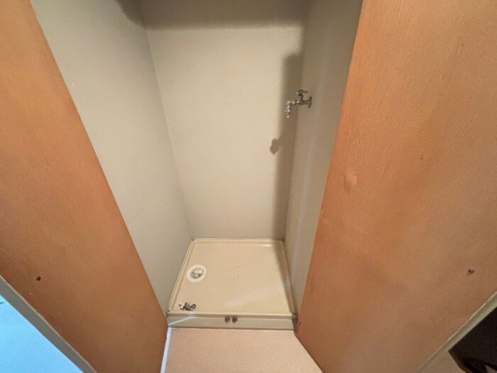 ロイヤルプラザ御幸町（４０４）の洗濯機置場