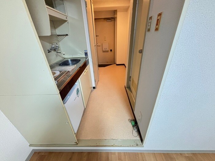 ロイヤルプラザ御幸町（４０４）の廊下