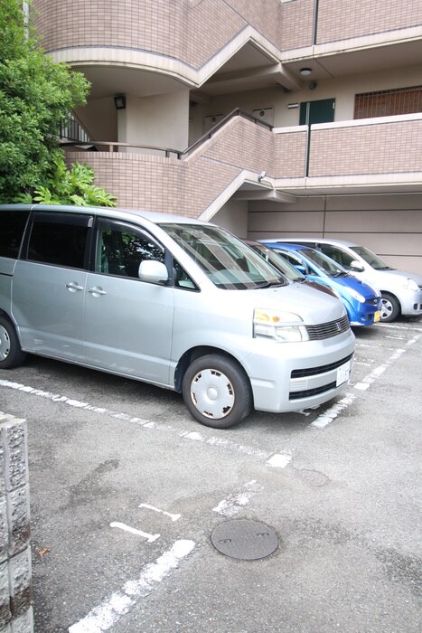 物件外観写真4　(駐車場)