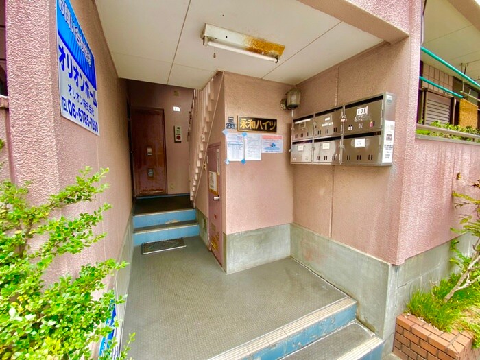 物件外観写真2　(エントランス部分)