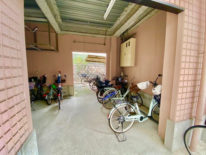 物件外観写真4　(駐輪場)