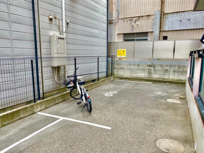 物件外観写真6　(駐輪場)