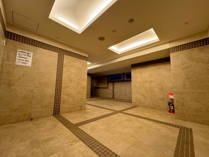 物件外観写真4　(エントランス部分)