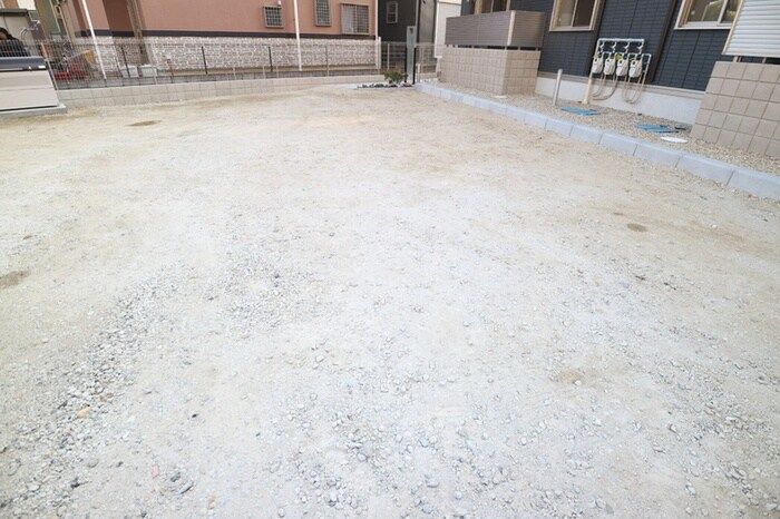 物件外観写真2　(駐車場)