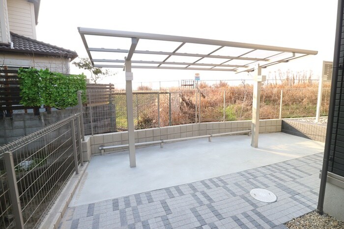 物件外観写真3　(駐輪場)