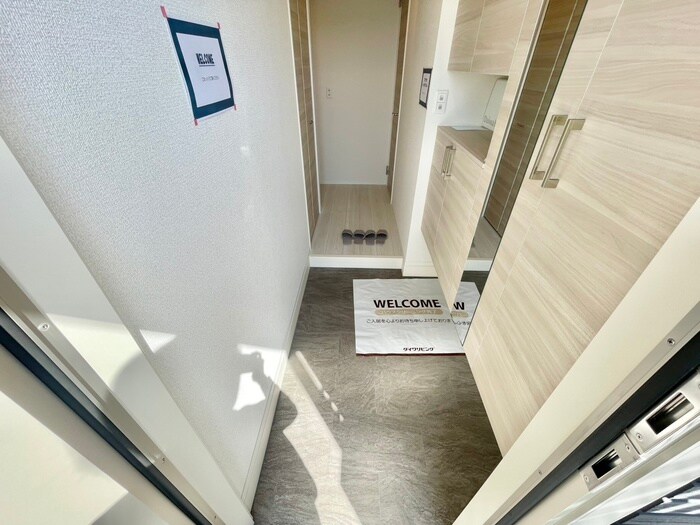 物件内観写真16　(玄関)