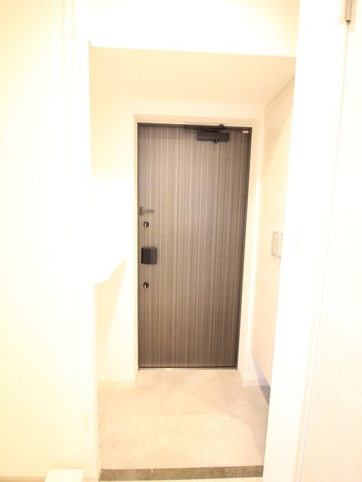物件内観写真16　(玄関)