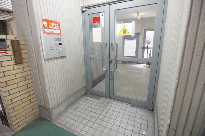 物件外観写真2　(エントランス部分)