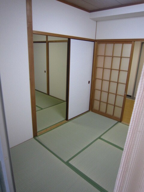 物件内観写真4　(居室)