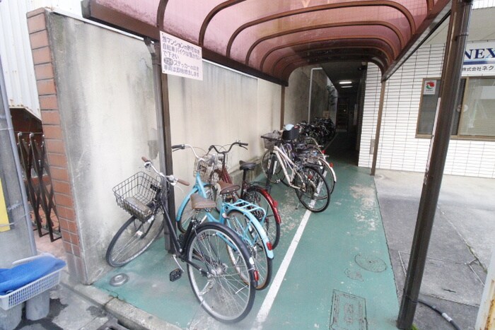 物件外観写真3　(駐輪場)