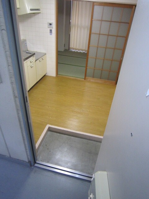 物件内観写真12　(玄関)