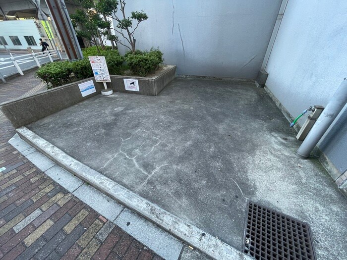 物件外観写真4　(駐車場)