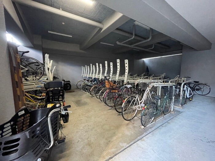 物件外観写真5　(駐輪場)