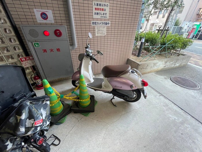 物件外観写真6　(バイク置き場)