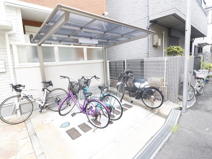 物件外観写真3　(駐輪場)