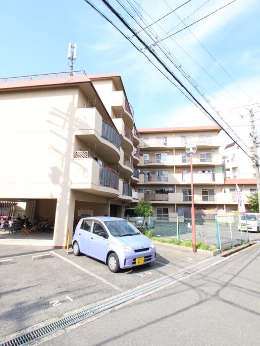 物件外観写真2　(駐車場)